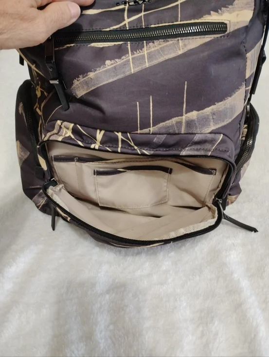 TUMI Voyageur Carson Backpack Nylon Leather ~Lines Print~ EUC - Picture 2 of 15